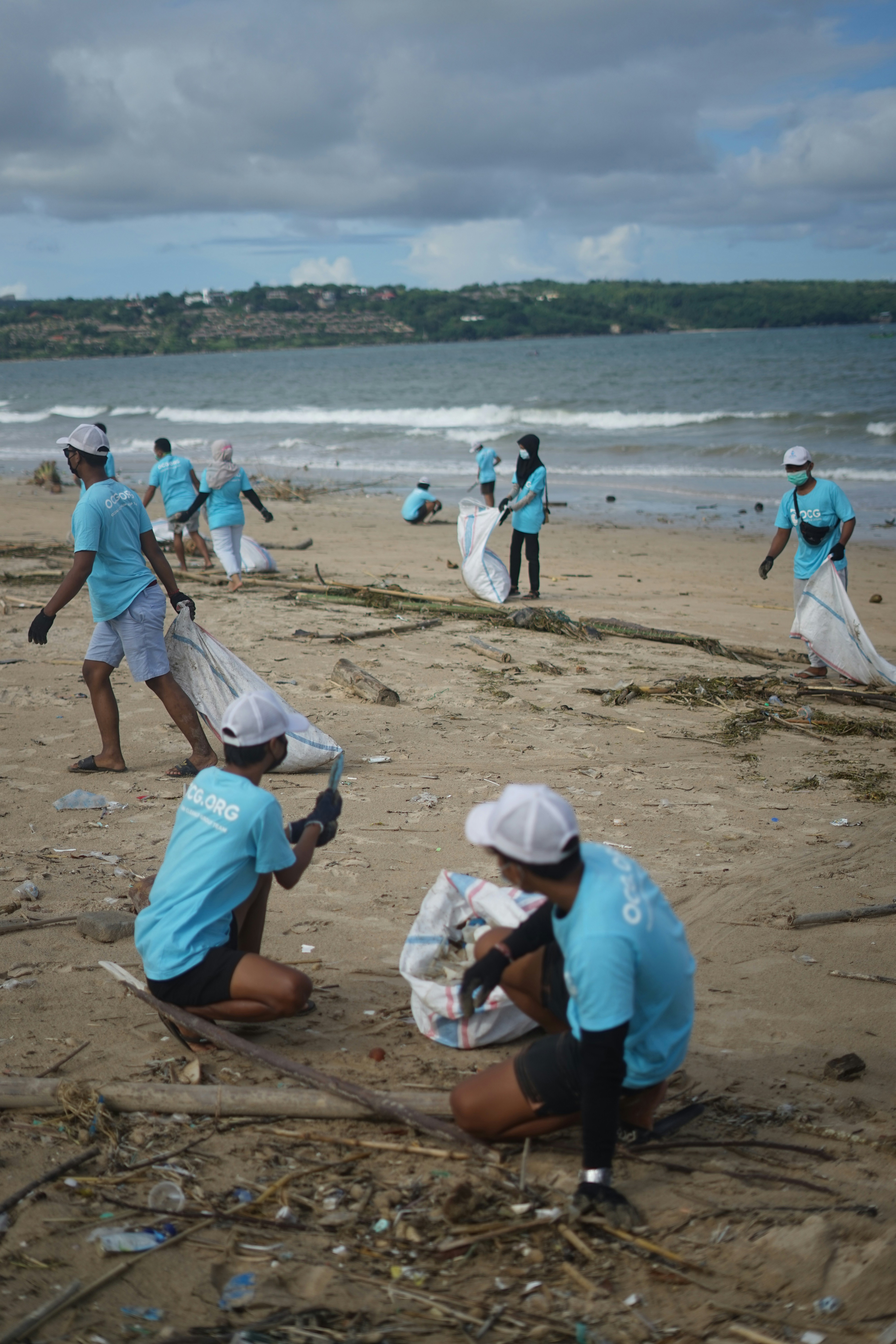 Ocean Cleanup Group clean the beach from plastic pollution in Bali, Indonesia. Ocean Cleanup Group (OCG) is a ocean search engine. Switch your search engine to OCG and start saving the ocean. by Gone Greenish people on beach during daytime